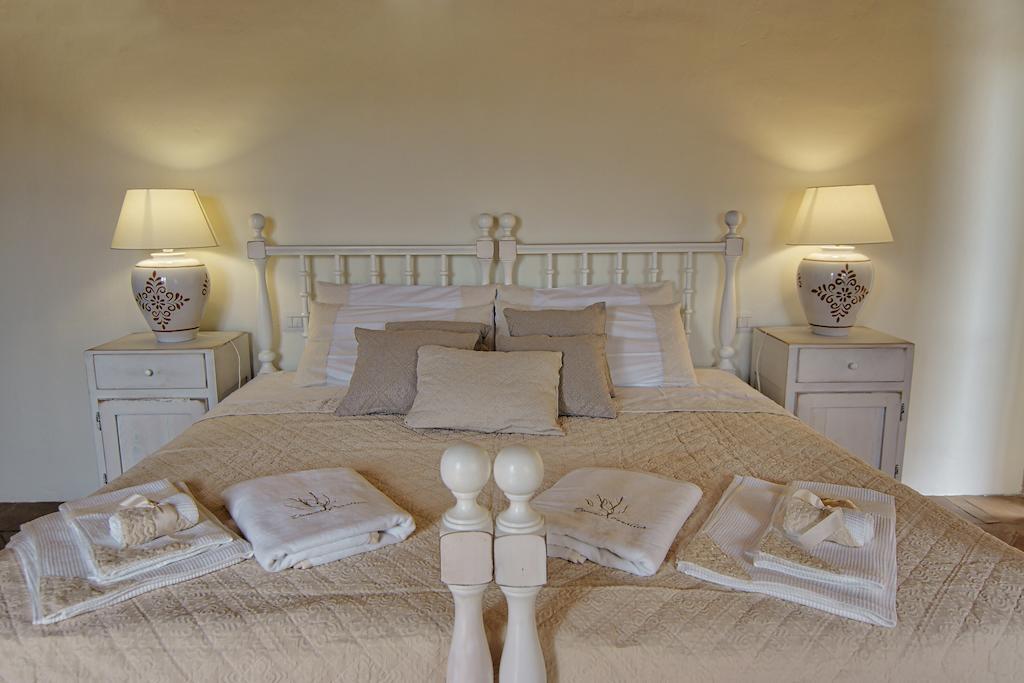 Domus Corallia-Luxury Rooms Porto Rotondo Szoba fotó