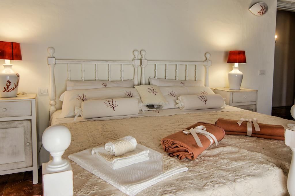 Domus Corallia-Luxury Rooms Porto Rotondo Szoba fotó