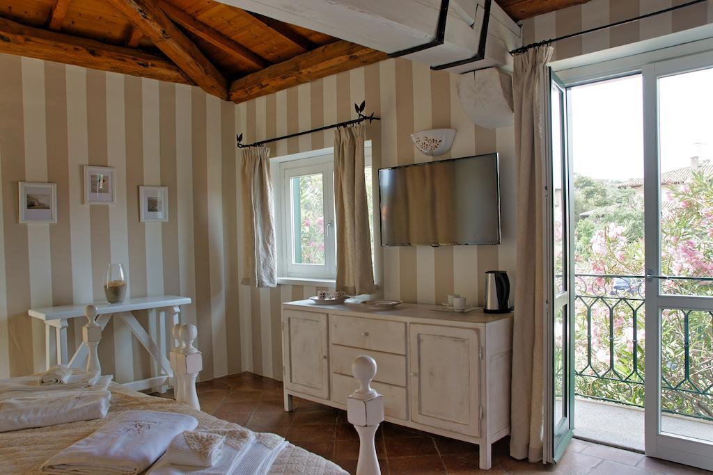Domus Corallia-Luxury Rooms Porto Rotondo Szoba fotó